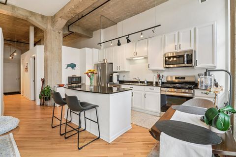 Tiny photo for 210 S DESPLAINES Street #304, Chicago, IL 60661 (MLS # 12605405)