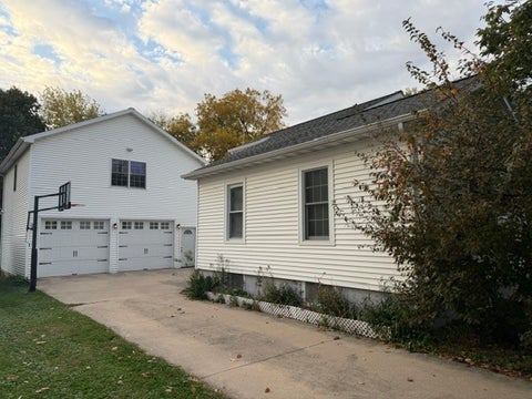 Tiny photo for 506 9th Avenue, Mendota, IL 61342 (MLS # 12794805)