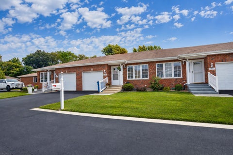 Photo of 11455 Crossings Court, Alsip, IL 60803 (MLS # 12718347)