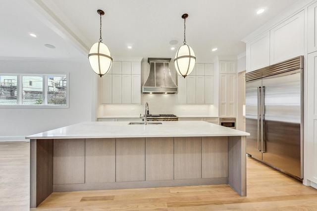 1920 W Fletcher Street