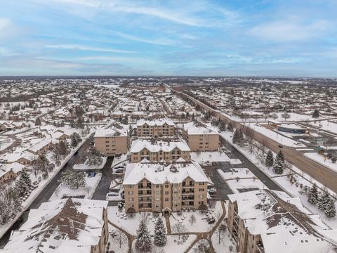 Tiny photo for 11901 Windemere Court #404, Orland Park, IL 60467 (MLS # 12528599)