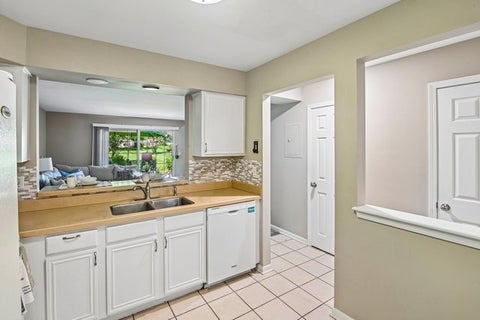 Tiny photo for 421 Lakeview Circle, Bolingbrook, IL 60440 (MLS # 12714795)