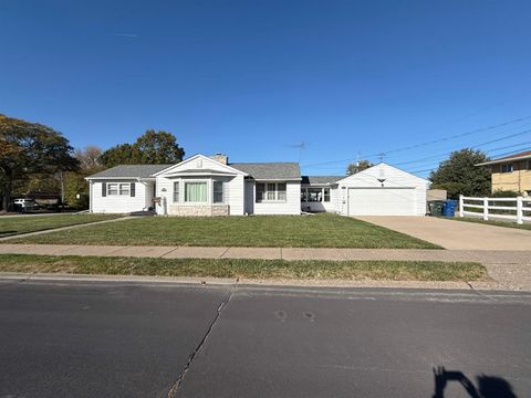 Tiny photo for 1456 W Garfield Street, Davenport, IA 52804 (MLS # 100000060)