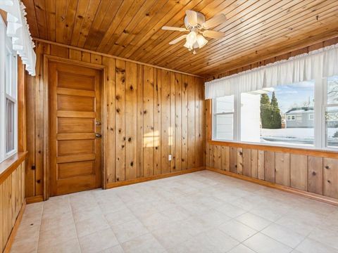 Tiny photo for 1456 W Garfield Street, Davenport, IA 52804 (MLS # 100000060)