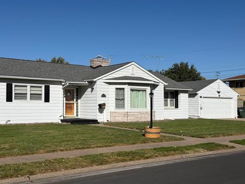 Tiny photo for 1456 W Garfield Street, Davenport, IA 52804 (MLS # 100000060)