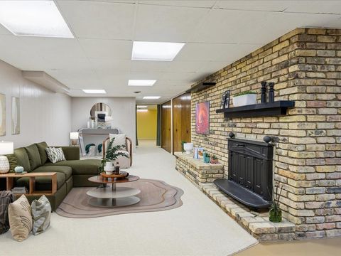 Tiny photo for 1456 W Garfield Street, Davenport, IA 52804 (MLS # 100000060)