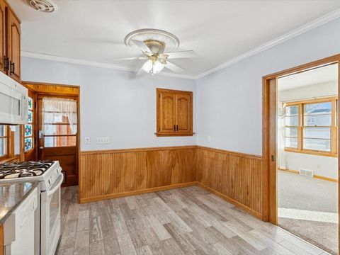 Tiny photo for 1456 W Garfield Street, Davenport, IA 52804 (MLS # 100000060)