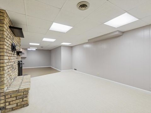 Tiny photo for 1456 W Garfield Street, Davenport, IA 52804 (MLS # 100000060)