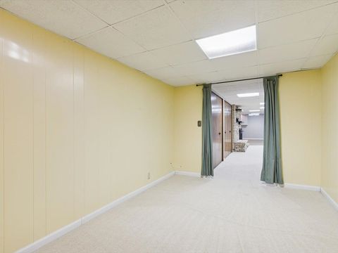 Tiny photo for 1456 W Garfield Street, Davenport, IA 52804 (MLS # 100000060)