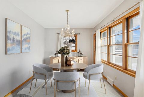 Tiny photo for 1456 W Garfield Street, Davenport, IA 52804 (MLS # 100000060)