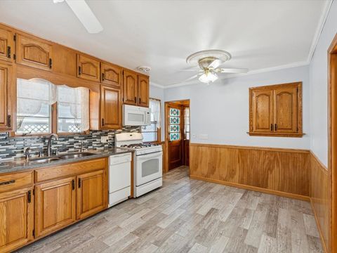 Tiny photo for 1456 W Garfield Street, Davenport, IA 52804 (MLS # 100000060)