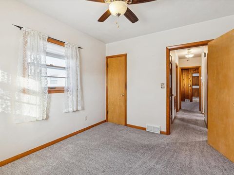 Tiny photo for 1456 W Garfield Street, Davenport, IA 52804 (MLS # 100000060)