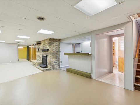 Tiny photo for 1456 W Garfield Street, Davenport, IA 52804 (MLS # 100000060)