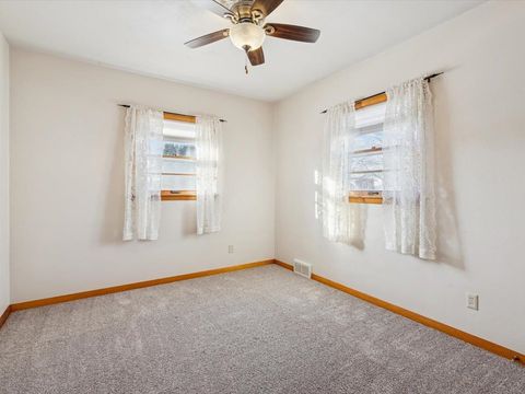 Tiny photo for 1456 W Garfield Street, Davenport, IA 52804 (MLS # 100000060)