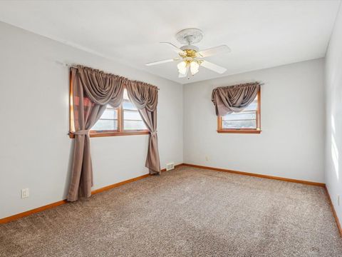 Tiny photo for 1456 W Garfield Street, Davenport, IA 52804 (MLS # 100000060)