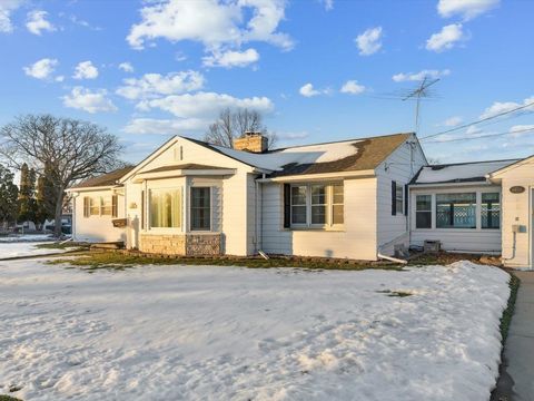 Tiny photo for 1456 W Garfield Street, Davenport, IA 52804 (MLS # 100000060)