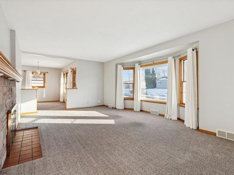 Tiny photo for 1456 W Garfield Street, Davenport, IA 52804 (MLS # 100000060)