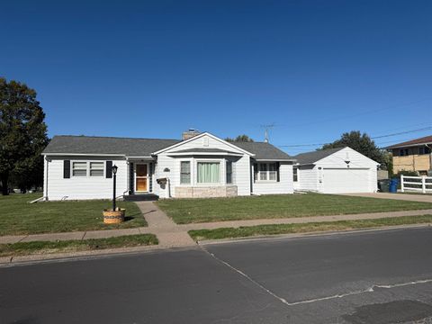 Tiny photo for 1456 W Garfield Street, Davenport, IA 52804 (MLS # 100000060)