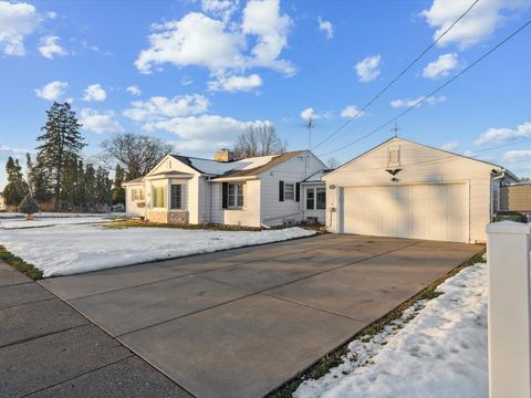 Tiny photo for 1456 W Garfield Street, Davenport, IA 52804 (MLS # 100000060)