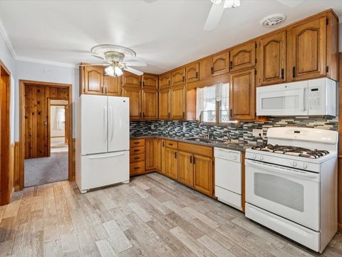 Tiny photo for 1456 W Garfield Street, Davenport, IA 52804 (MLS # 100000060)