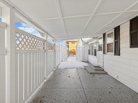 Tiny photo for 1456 W Garfield Street, Davenport, IA 52804 (MLS # 100000060)