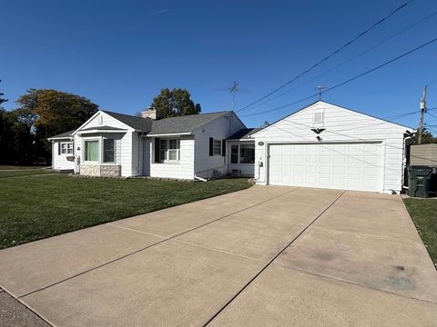 Tiny photo for 1456 W Garfield Street, Davenport, IA 52804 (MLS # 100000060)