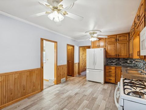 Tiny photo for 1456 W Garfield Street, Davenport, IA 52804 (MLS # 100000060)