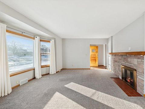 Tiny photo for 1456 W Garfield Street, Davenport, IA 52804 (MLS # 100000060)