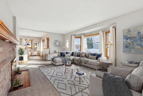 Tiny photo for 1456 W Garfield Street, Davenport, IA 52804 (MLS # 100000060)