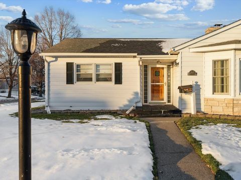 Tiny photo for 1456 W Garfield Street, Davenport, IA 52804 (MLS # 100000060)