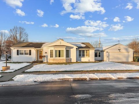 Photo of 1456 W Garfield Street, Davenport, IA 52804 (MLS # 100000060)