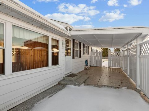 Tiny photo for 1456 W Garfield Street, Davenport, IA 52804 (MLS # 100000060)