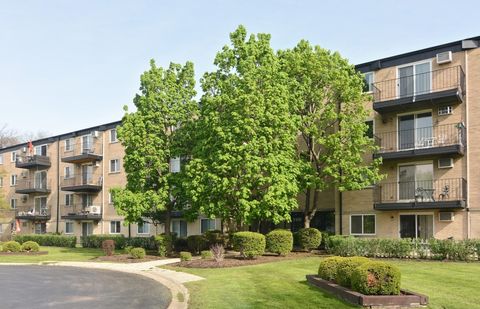 Photo of 2420 E Brandenberry Court #4C, Arlington Heights, IL 60004 (MLS # 12489213)