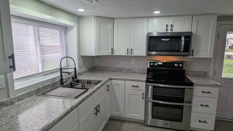 Tiny photo for 720 E Marion Street, Clinton, IL 61727 (MLS # 12612633)