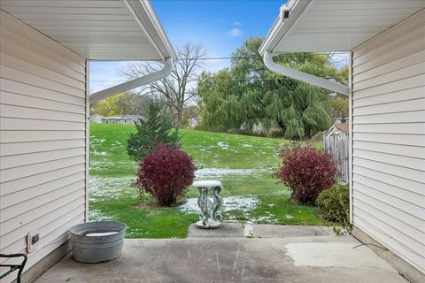 Tiny photo for 612 White Pine Road, Buffalo Grove, IL 60089 (MLS # 12531065)