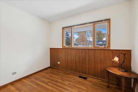 Tiny photo for 612 White Pine Road, Buffalo Grove, IL 60089 (MLS # 12531065)