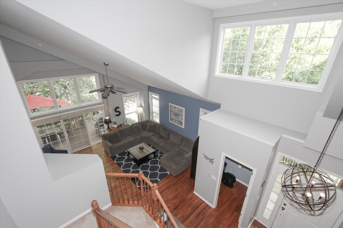 44 Lakebreeze Court