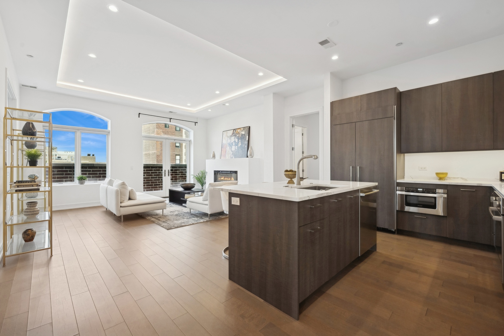 434 W Melrose Street 902