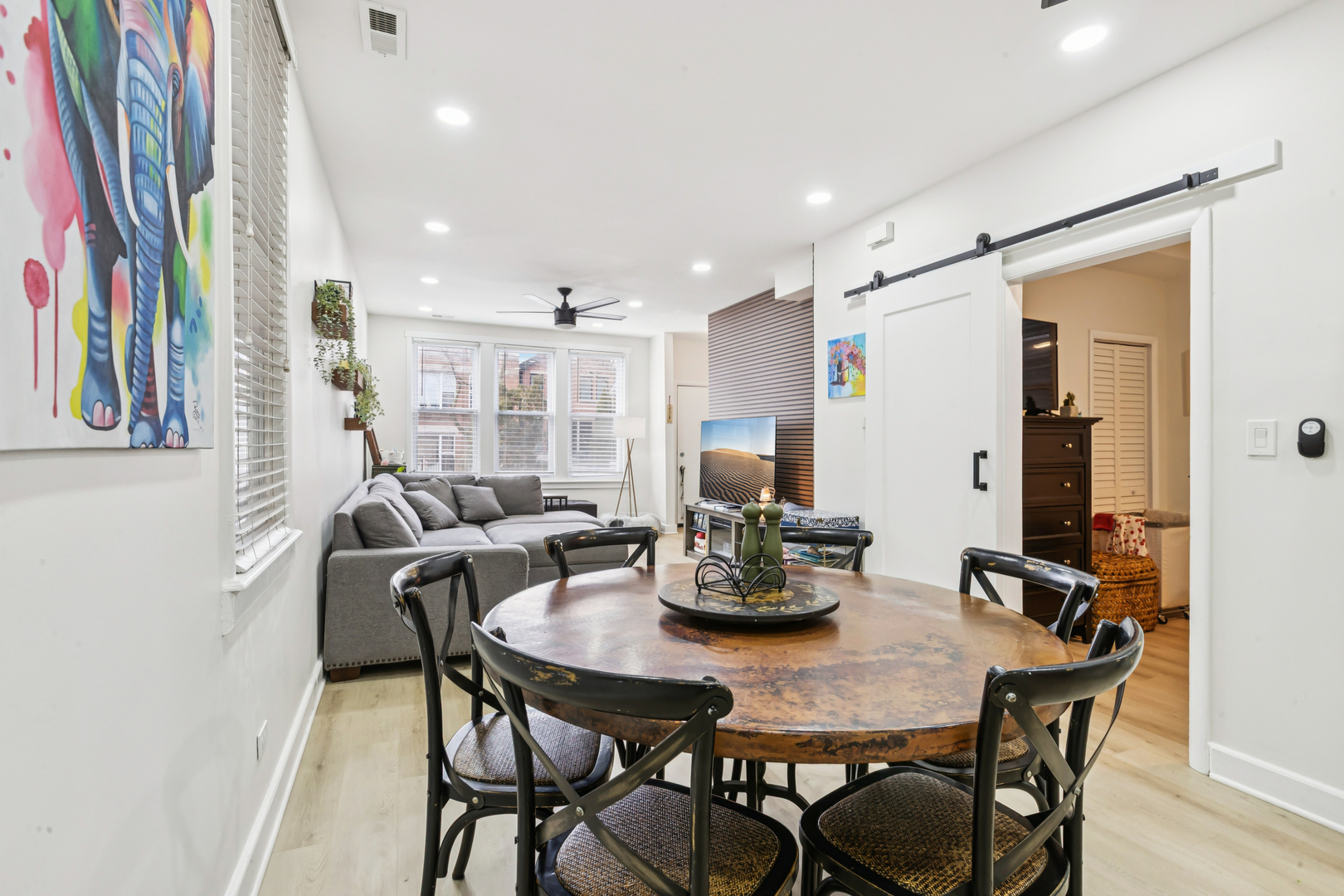 1655 N Artesian Avenue