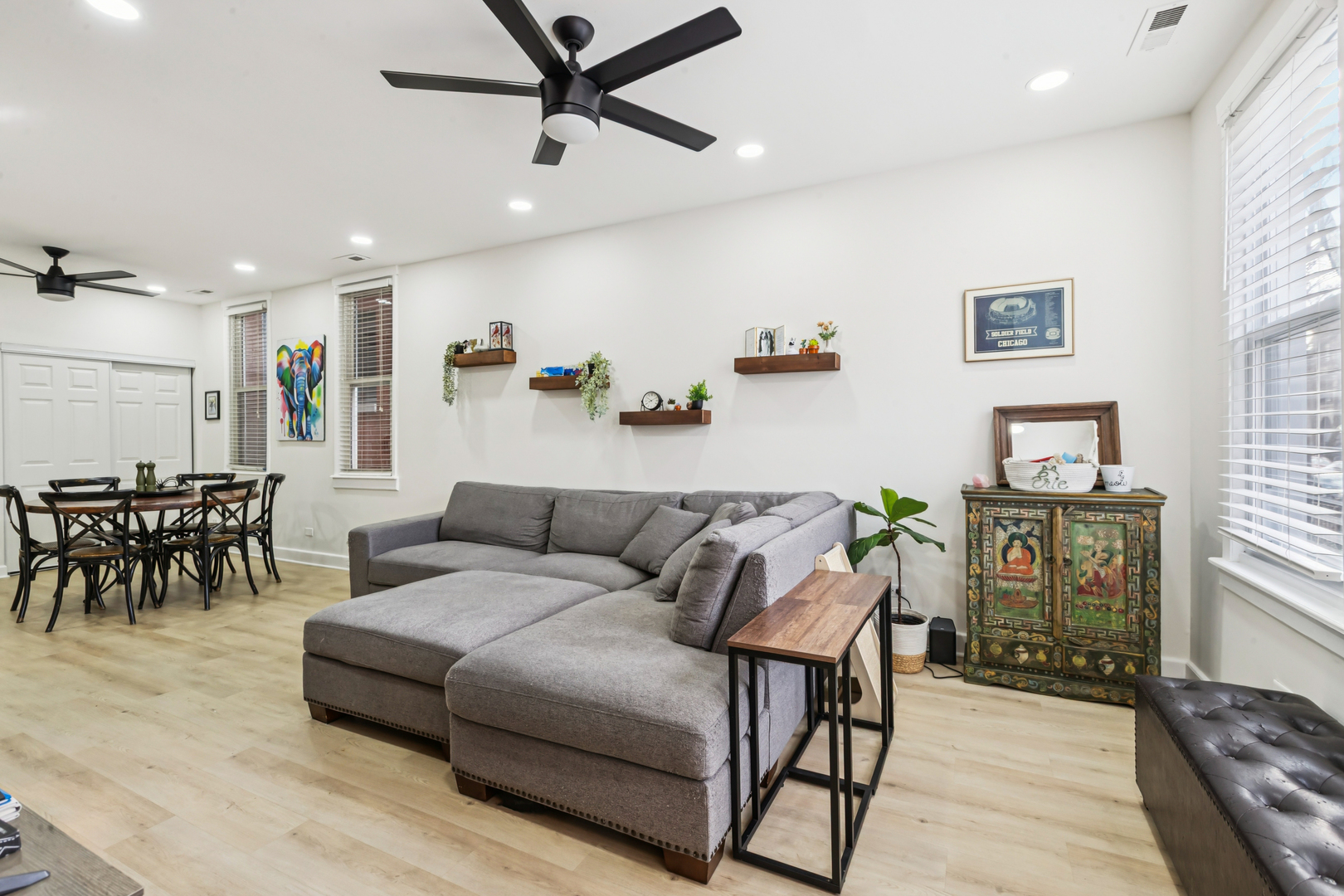 1655 N Artesian Avenue