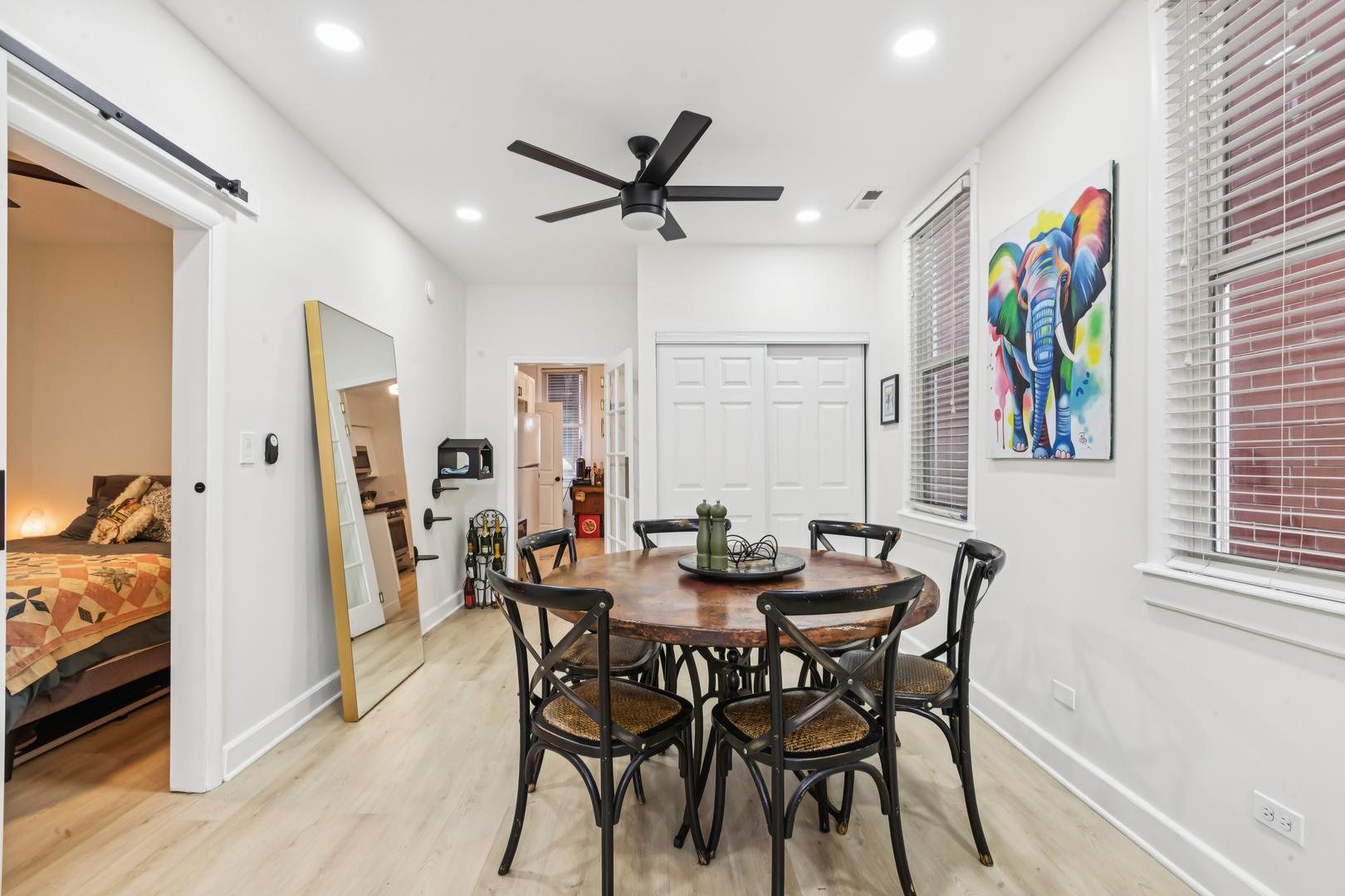 1655 N Artesian Avenue