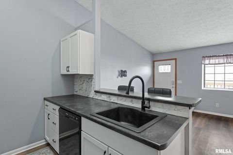 Tiny photo for 4015 LILLIE Avenue #108, Davenport, IA 52806 (MLS # QC4269963)