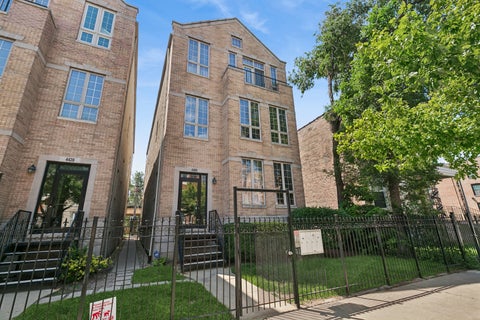 Photo of 4426 S Calumet Avenue, Chicago, IL 60653 (MLS # 12756762)