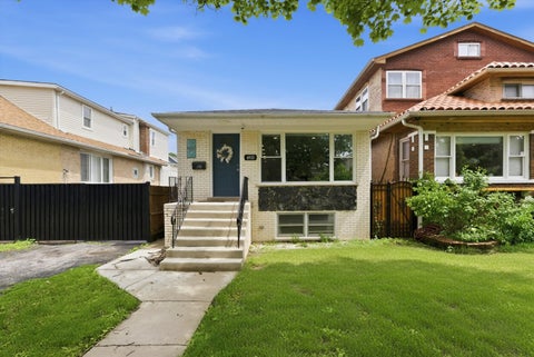 Photo of 4933 N Keeler Avenue, Chicago, IL 60630 (MLS # 12680024)