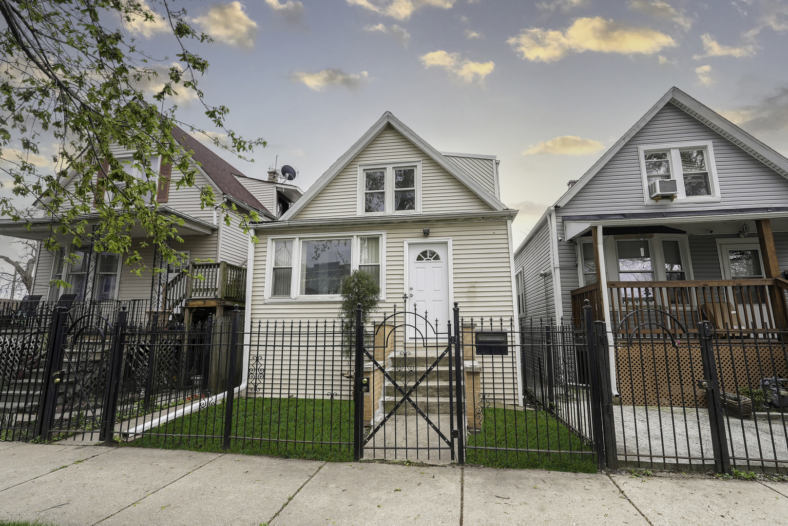 View Chicago, IL 60651 house