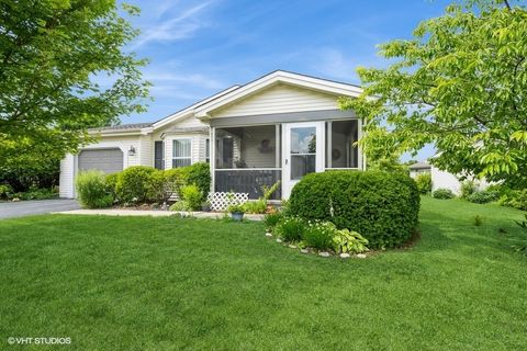 Photo of 1016 Castleton Court, Grayslake, IL 60030 (MLS # 12693121)