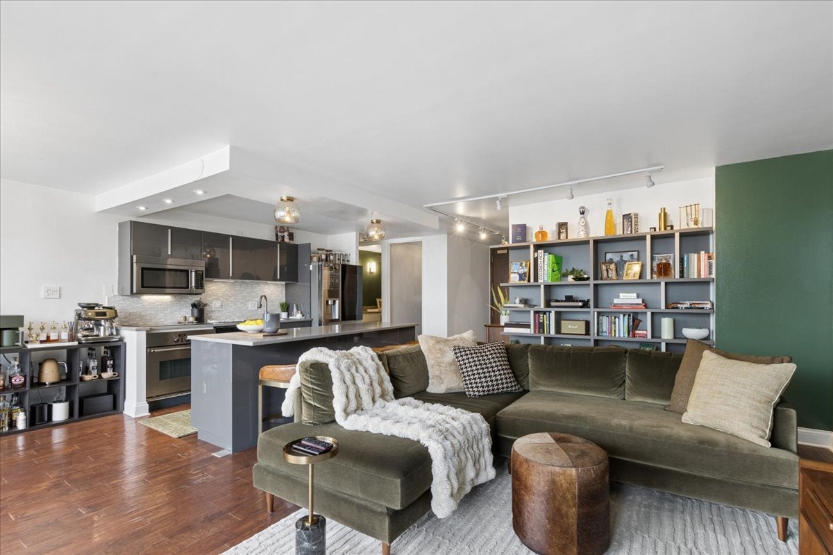 360 E Randolph Street 3205