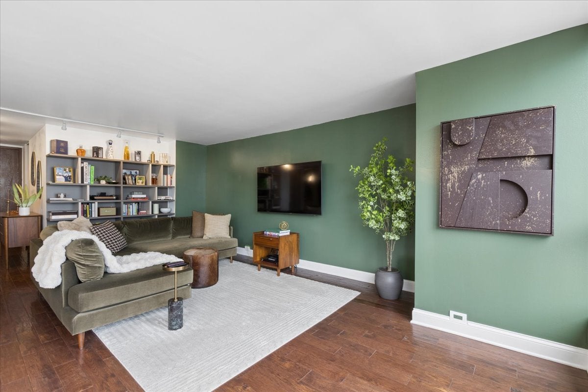 360 E Randolph Street 3205