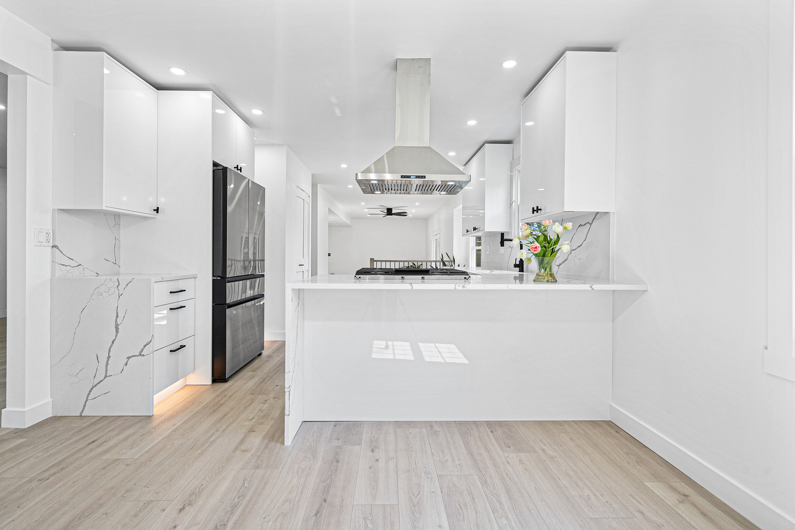 4532 Waubansie Lane
