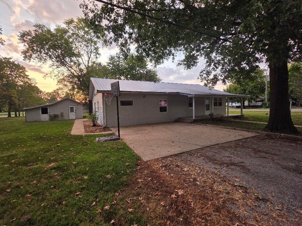 400 S Rea Avenue